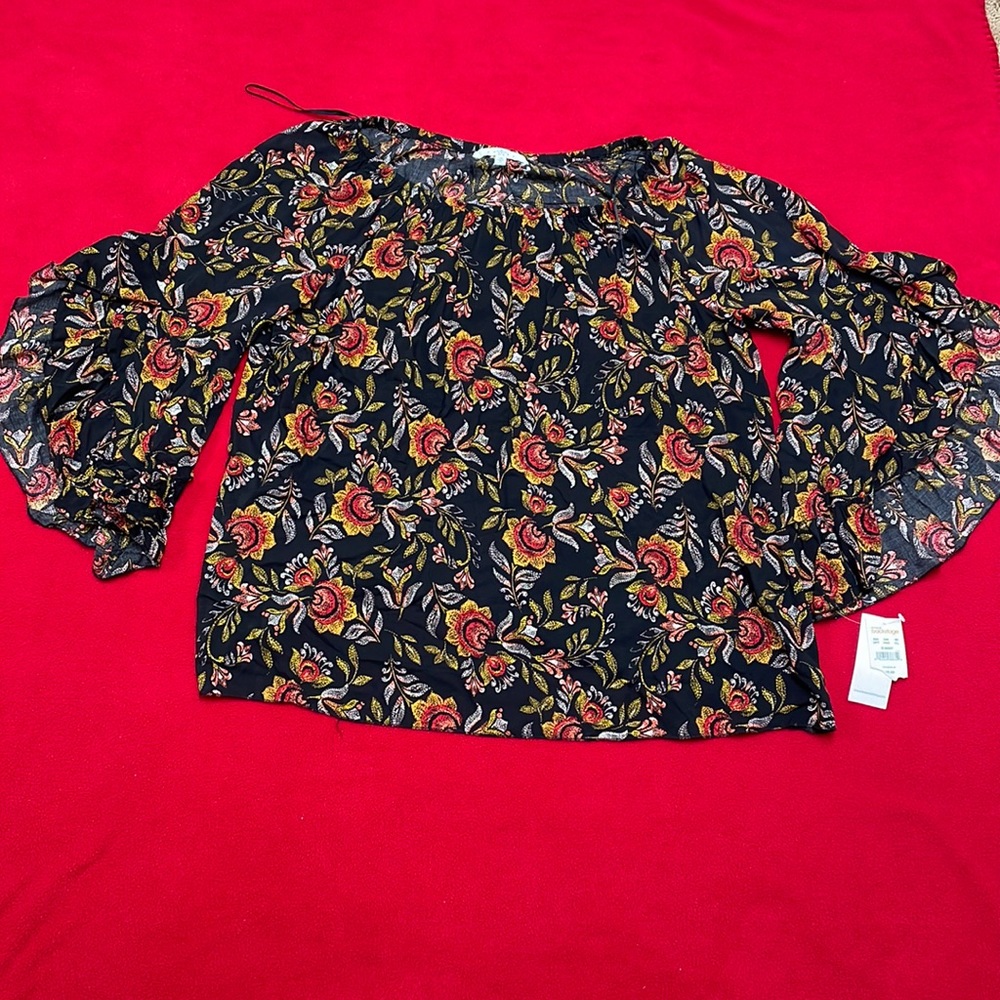 Black flowery blouse with beautiful sleeves